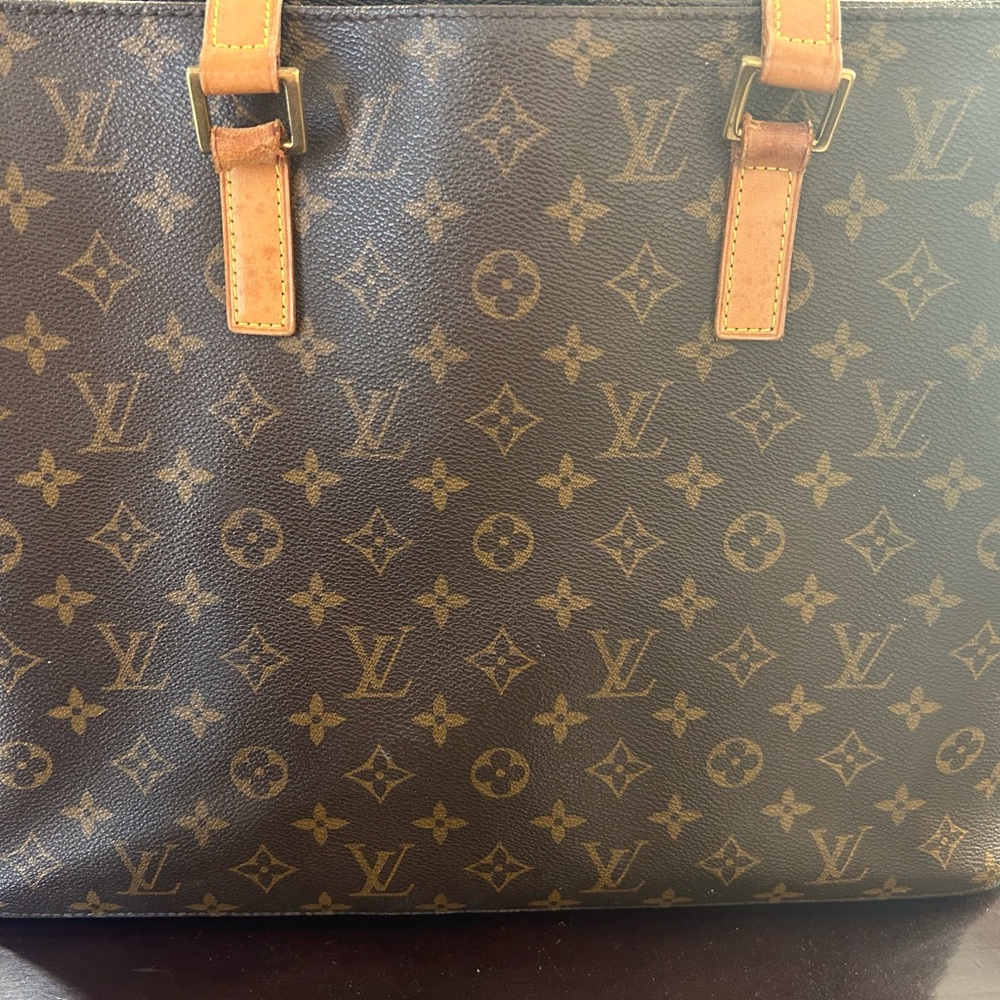 Louis Vuitton - Picture 2 of 11